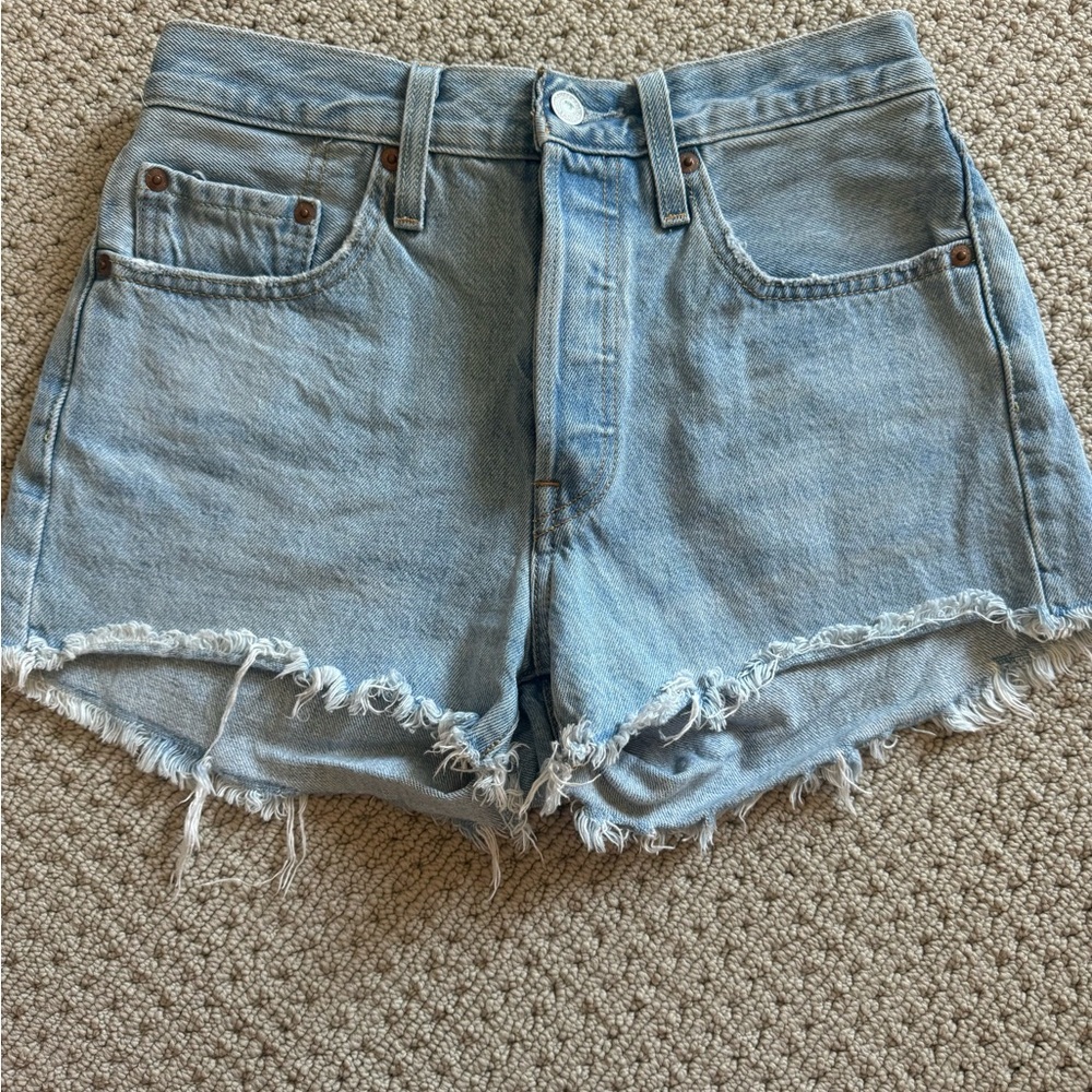 Levi’s 501 jean short light wash